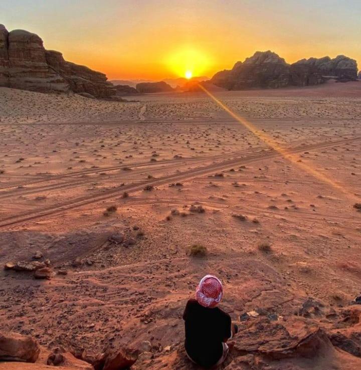 Moon City With Jeep Trips Wadi Rum Bagian luar foto