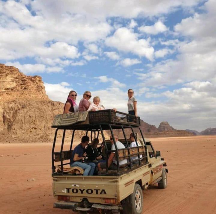 Moon City With Jeep Trips Wadi Rum Bagian luar foto