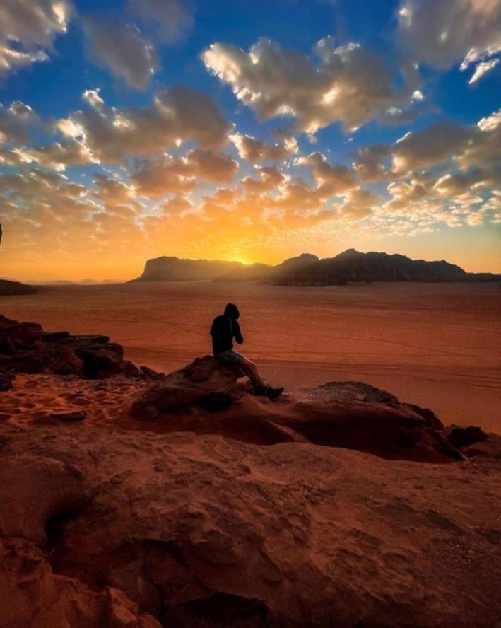 Moon City With Jeep Trips Wadi Rum Bagian luar foto