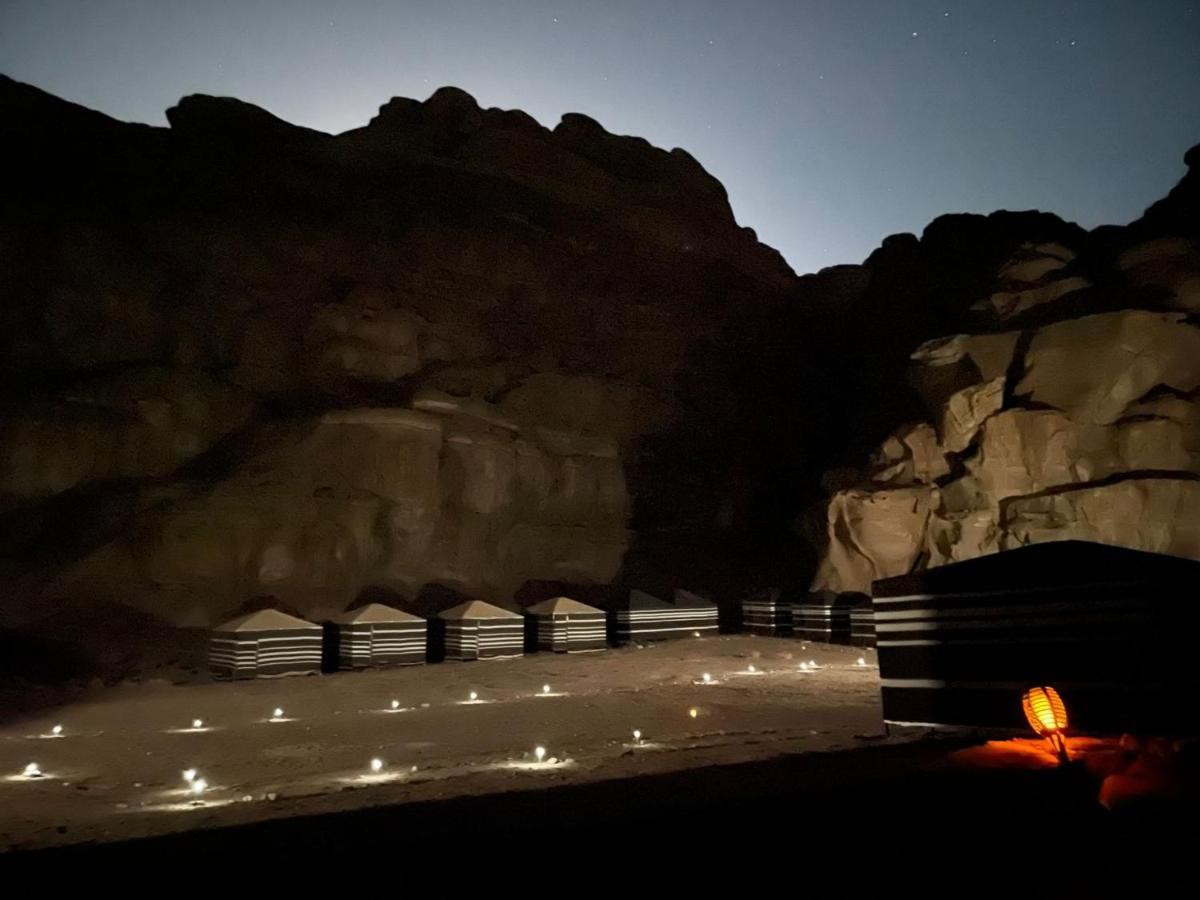 Moon City With Jeep Trips Wadi Rum Bagian luar foto