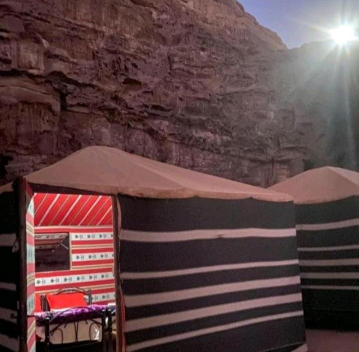 Moon City With Jeep Trips Wadi Rum Bagian luar foto