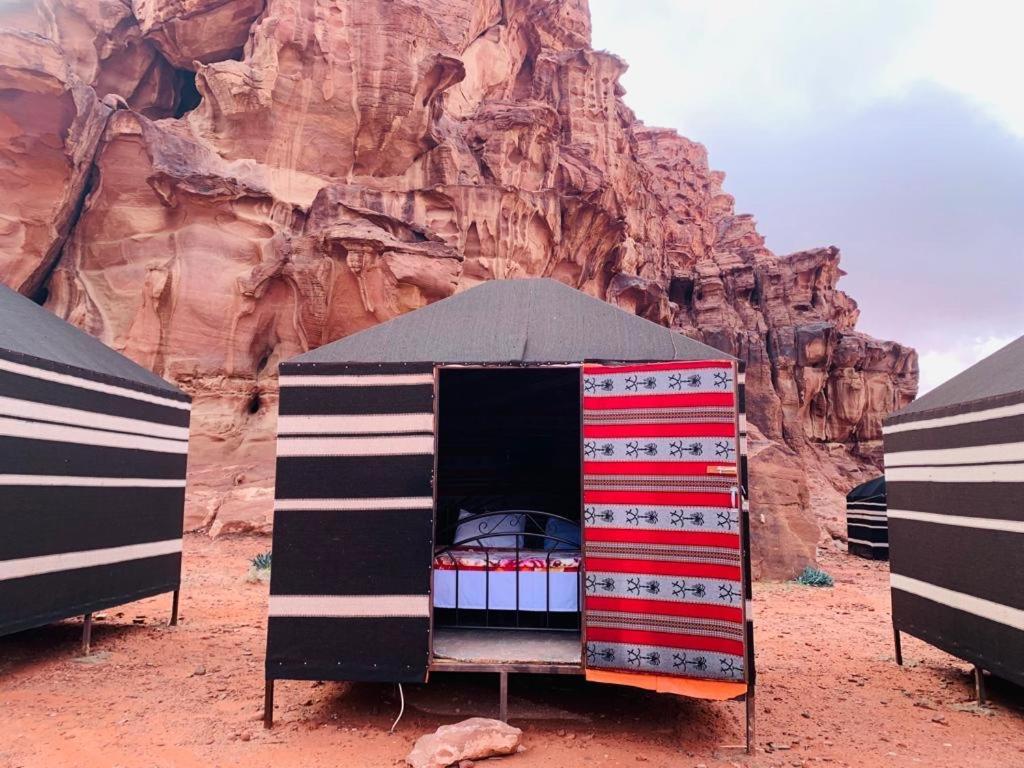 Moon City With Jeep Trips Wadi Rum Bagian luar foto